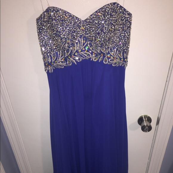 Prom dress - Picture 2 of 6
